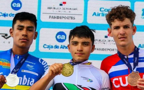 El pedalista imbabureño (C) ha representado al país en varios campeonatos nacionales e internacionales.