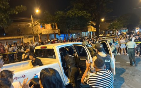 Juan David Saltos Loja estaba en el balde de la camioneta, tras ser detenido por los militares. Durante la confusión, aprovechó para escapar.