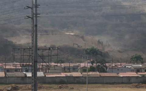 Hay cerros que ya fueron eliminados y hoy hay nuevos proyectos habitaciones, según denuncian residentes de La Aurora.