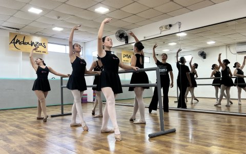 Andanzas fue creada hace 16 años por la bailarina Adriana Félix. Actualmente funciona en Ceibos, al norte de Guayaquil.