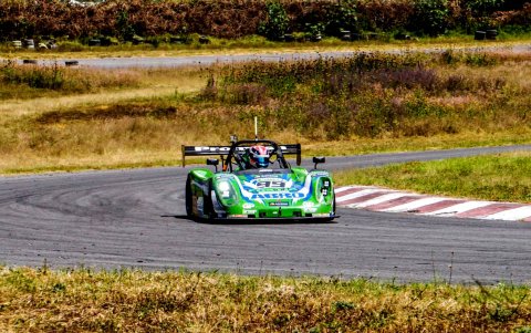 El bólido ganador del Team Abro demostró agresividad y clase para una carrera a la victoria.