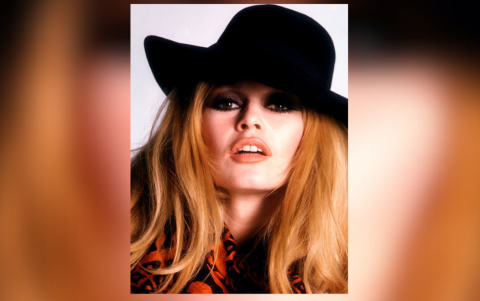 Estilo Bardot: cabello rubio y atuendos ajustados que marcaron la moda del siglo XX.