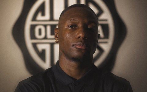 Aníbal Chalá fue presentado como nuevo jugador de Olimpia para la temporada 2026.