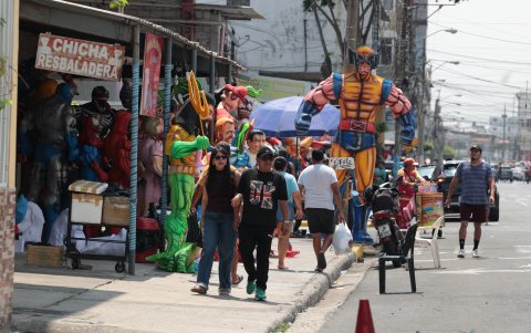 Moradores piden vigilancia permanente y parqueos para optimizar la naturaleza peatonal de la calle.