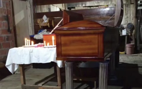 Vanessa y su hija fueron veladas en una vivienda de Puerto López.