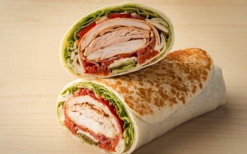 El wrap de pavo es una buena opción para innovar sanamente con la cena.