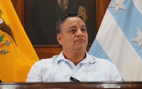 El gobernador del Guayas, José Arévalo, sume responsabilidad política y dice que renunciaría si no hay resultados.