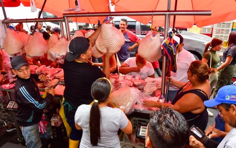 El martes 30 de diciembre de 2025 hubo más venta de piernas de cerdo en el camal.