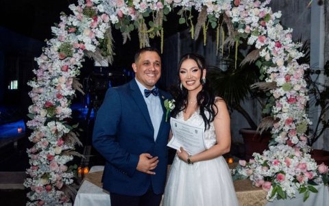 Carlos José Matamoros con Diana Carrera.