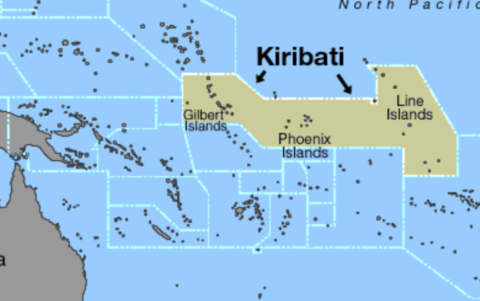 Kiribati,se extiende por tres grupos de islas en el Pacífico central.