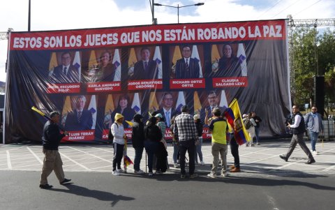 El 12 de agosto de 2025, el presidente Daniel Noboa lideró un marcha en contra de los jueces de la Corte Constitucional.