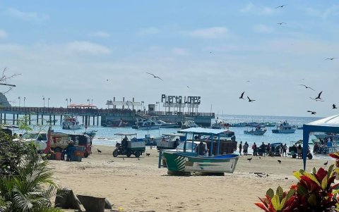 Puerto López recibe miles de turistas en feriados.