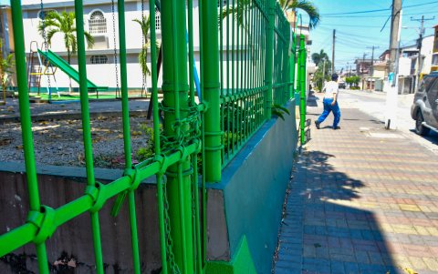 Hay parques en Urdenor que funcionan en ciertos horarios y cuyo acceso se dificulta ante el cierre de calles con rejas.