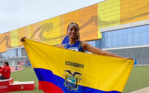 Nicole con la Tricolor tras el bronce en los Juegos Bolivarianos 2025.