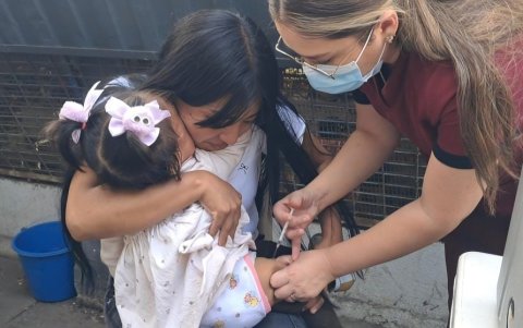 Prevención. Para evitar enfermedades catastróficas en el futuro, los galenos recomiendan vacunar a los niños y adolescentes contra el virus del papiloma humano.