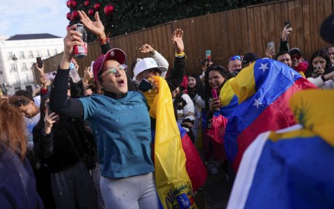 - Manifestación de ciudadanos venezolanos tras el operativo militar de parte de Estados Unidos contra Venezuela para arrestar al presidente de ese país, Nicolás Maduro