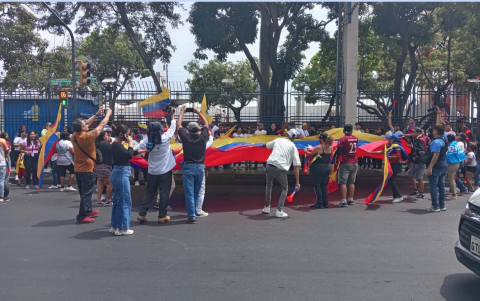Venezolanos se juntaron en la gobernación de Guayas en Guayaquil.
