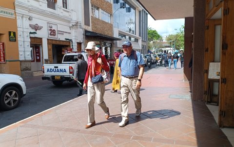 La mayor parte de extranjeros que están en la provincia de Azuay han encontrado en Cuenca el ambiente tranquilo para vivir.