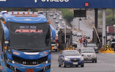 Chongón. El peaje de Chongón fue el más transitado. El carril de contraflujo ayudó, pero no solucionó.