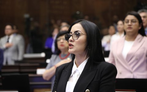 La asambleísta de la RC, Viviana Veloz, se pronunció en contra de que se vulnere la cronología de la presentación de los juicios políticos.