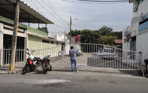 Irregularidades. Ante la falta de vigilancia, se han instalado estructuras que no cumplen con los requisitos solicitados por el Municipio de Guayaquil