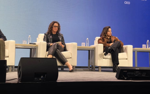 Amy Webb (segunda de izquierda a derecha) señaló que el futuro está más cerca de lo que se cree.