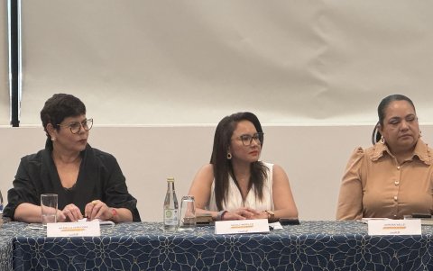 Ivanova Cereceda, viceministra de Pesca, Nathaly Morillo, ministra de Gobierno y Aurora Valle, gobernadora de Manabí