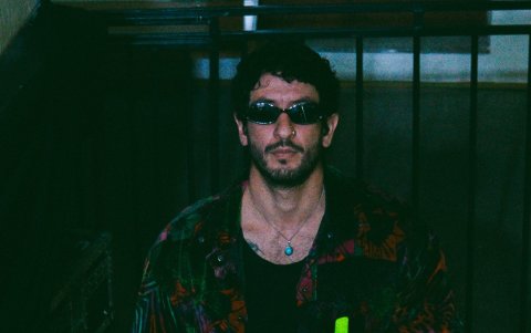 Machaka es también su propio productor. Escribe, compone, graba y mezcla la mayor parte de su música.