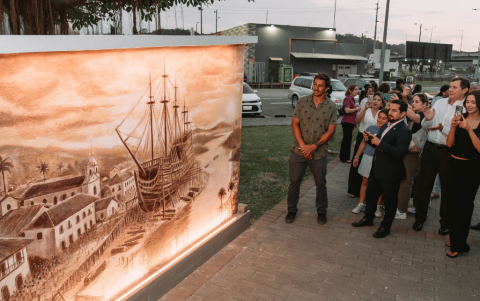 Joachim Ampuero obtuvo el tercer lugar por su trabajo técnico y conceptual inspirado en el astillero colonial.