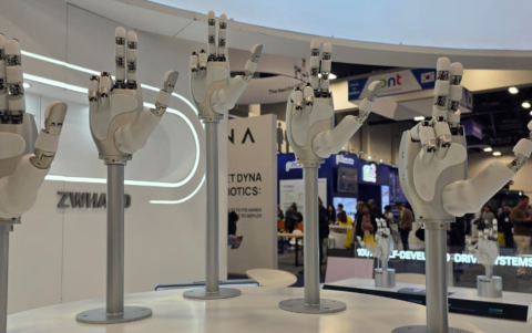 Dexterous Hand es una mano robótica de alta precisión diseñada para imitar los movimientos y la sensibilidad de una mano humana.