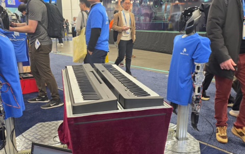 Robots capaces de tocar piano gracias a la precisión de sus manos.