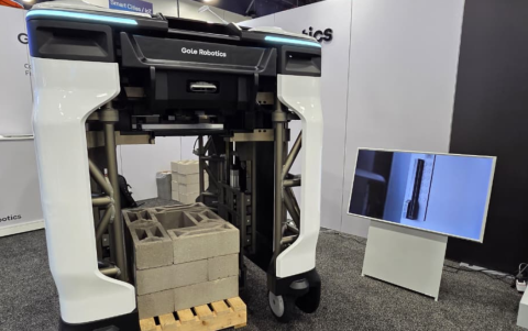 Robot industrial de Gole Robotics en el CES 2026, diseñado para automatizar tareas pesadas en construcción y logística.