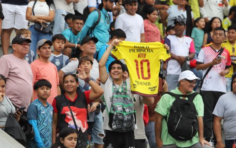 Enrique Mariscal llevó una camiseta de Barcelona con el dorsal del Kitu.