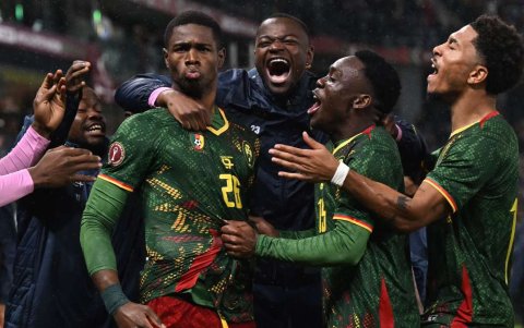 Camerún clasificó a los cuartos de final tras eliminar a Sudáfrica.