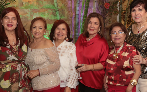 Ángela Andrade, Amanda León, Mariana Bermeo, Flor de Gafter, Beba Idrovo y Ofelia Luque.