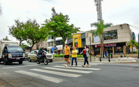 Las obras de regeneración urbana en la avenida Víctor Emilio Estrada, en Urdesa, fueron inauguradas en 2017. Las CEM que se cobran ahora corresponden a trabajos ejecutados entre 2015 y 2022.