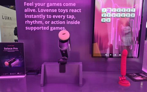 Los juguetes sexuales de Lovense fueron protagonistas en el CES 2026, al mostrar cómo el placer se vuelve inteligente con dispositivos conectados a apps, música, video y experiencias a distancia.