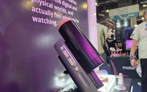 Los masajeadores masculinos también destacaron en el stand de Lovense.