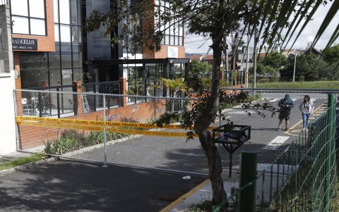 El 30 de diciembre de 2026, la AMC colocó sellos de suspensión en las vallas.