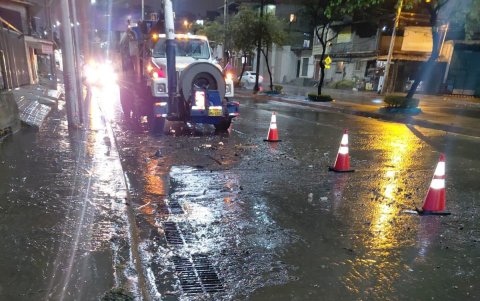 Interagua realizó labores de drenaje la noche del 11 de enero y la madrugada de este lunes 12.