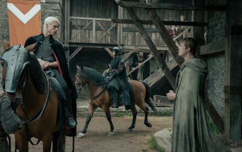 Duncan y a Egg entran en contacto con figuras centrales de la casa Targaryen como el príncipe Baelor y el príncipe Maekar.