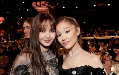 Ariana Grande y su pin de ICE OUT.