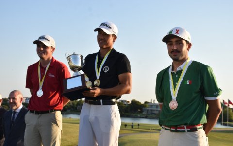 El quiteño de 24 años (c) superó al galés Tom Bastow (2.°) y al mexicano José Zafa (3.°).