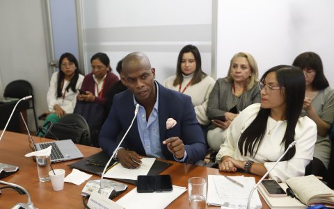 Durante la comparecencia del superintendente Cabezas, el asambleísta del correísmo Fricson George pidió que también sean convocados representantes de la empresa GRANSA a la Comisión de Fiscalización.