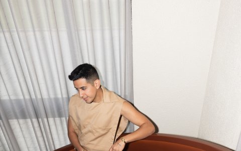 us outfits nacen de una base casual, pero siempre tienen ese toque distinto y chic que los saca de lo tradicional.