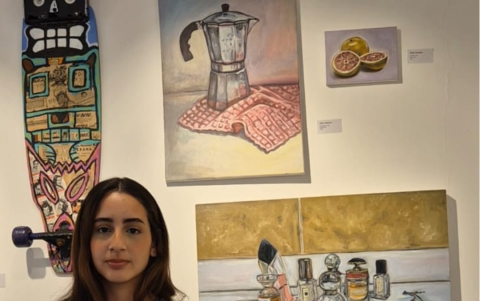 Obras de Gaby Cabezas que convierten lo cotidiano en escena de contemplación cromática