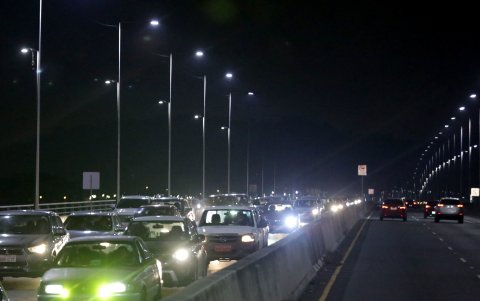 2. Iluminación. Uno de los problemas repetidos es la iluminación intermitente en todo el puente que conecta Guayaquil con Daule. Moradores piden constantemente el cambios de luces.