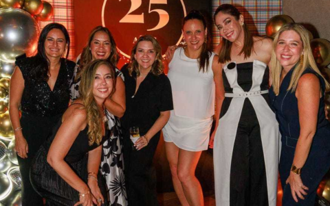 Andrea Leonhardt, Margarita Aguayo, Margarita Buendía, Melissa Dassum, Ana María Adum, Angella Battaglia y Giuliana Bacigalupo.