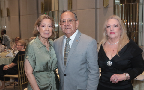 Martha Landívar, Óscar Landívar y Guadalupe Fócil de Merizalde.