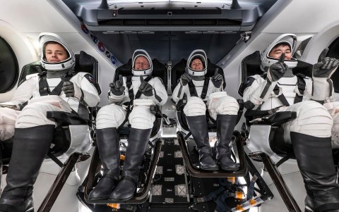 Fotografía del 3 de julio de 2025 cedida donde aparece la tripulación de la misión de la Crew-11.